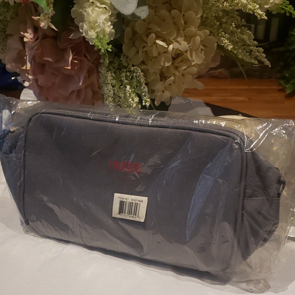 Nwt HUGO Gray Toiletry Bag Durable Synthetic Fabric